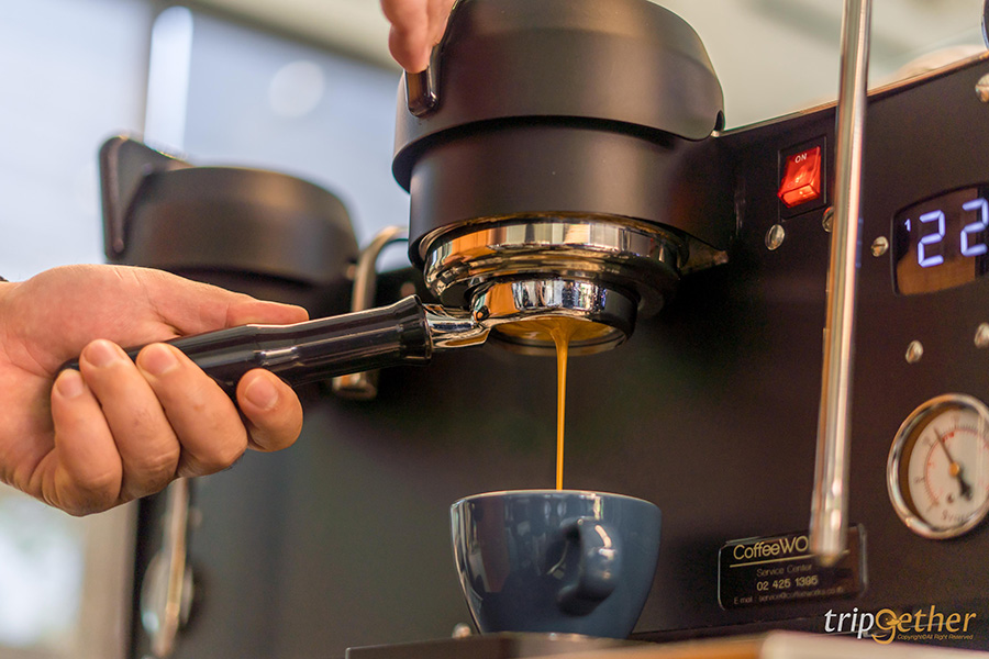 Handmaker Coffee & Co. คาเฟ่ย่านราชพฤกษ์ จัดเต็มเมนูกาแฟคุณภาพ หอมกรุ่นเบเกอรีโฮมเมด
