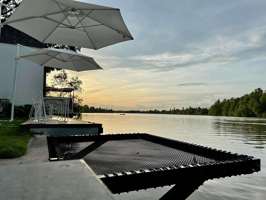 ร้านอาหาร-คาเฟ่ฉะเชิงเทราริมน้ำ