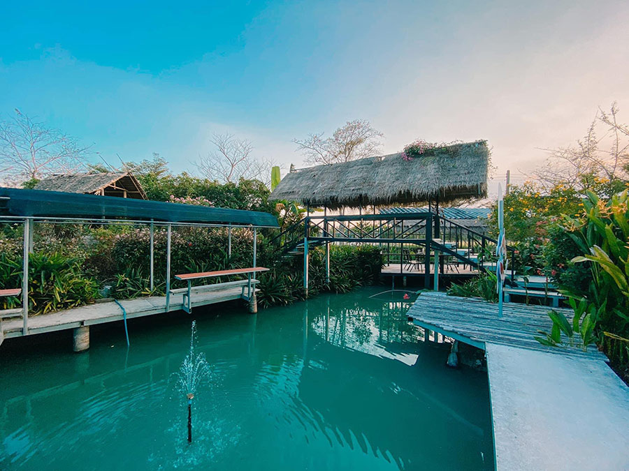 ร้านอาหาร-คาเฟ่ฉะเชิงเทราริมน้ำ