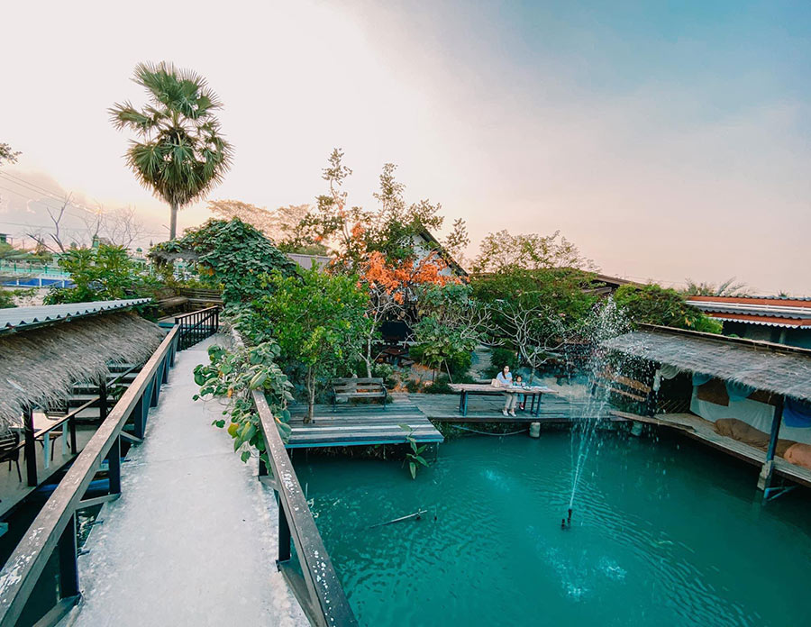 ร้านอาหาร-คาเฟ่ฉะเชิงเทราริมน้ำ