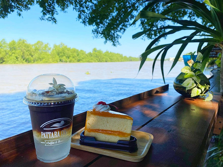 ร้านอาหาร-คาเฟ่ฉะเชิงเทราริมน้ำ