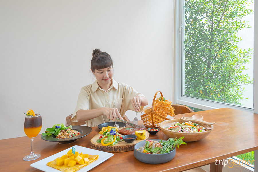 7 ร้านอาหาร คาเฟ่ริมน้ำตก