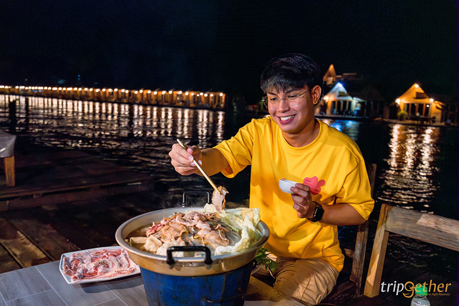 เรือนแพวังน้ำทิพย์ ที่พักเมืองเฟือง