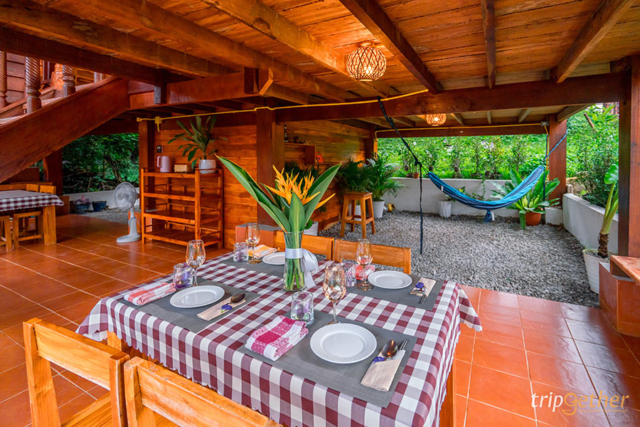 เรือนแพวังน้ำทิพย์ ที่พักเมืองเฟือง