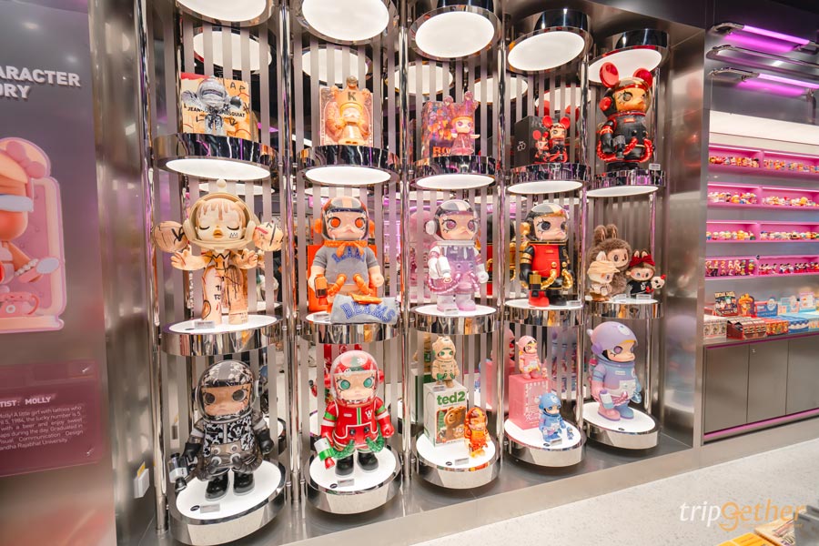 พิกัดลาดพร้าว จะต้องสะเทือน! ป๊อปมาร์ท (POP MART) เปิดตัว Flagship Store New Design คอนเซ็ปต์ใหม่ แห่งที่ 2 ในไทย ณ เซ็นทรัล ลาดพร้าว แบบเล่นใหญ่ เซอร์ไพรส์จุก!