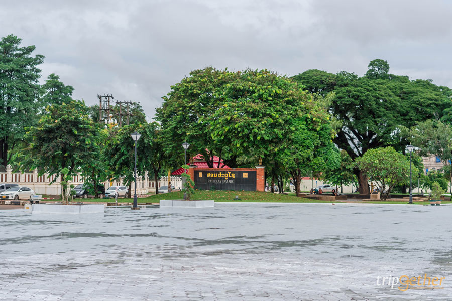 ประตูชัย ลาว