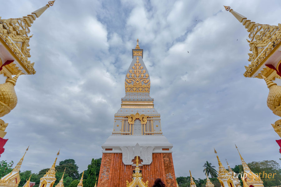 เที่ยววัดพระธาตุพนมวรมหาวิหาร ไหว้พระธาตุประจำวันเกิด เสริมดวงชะตา