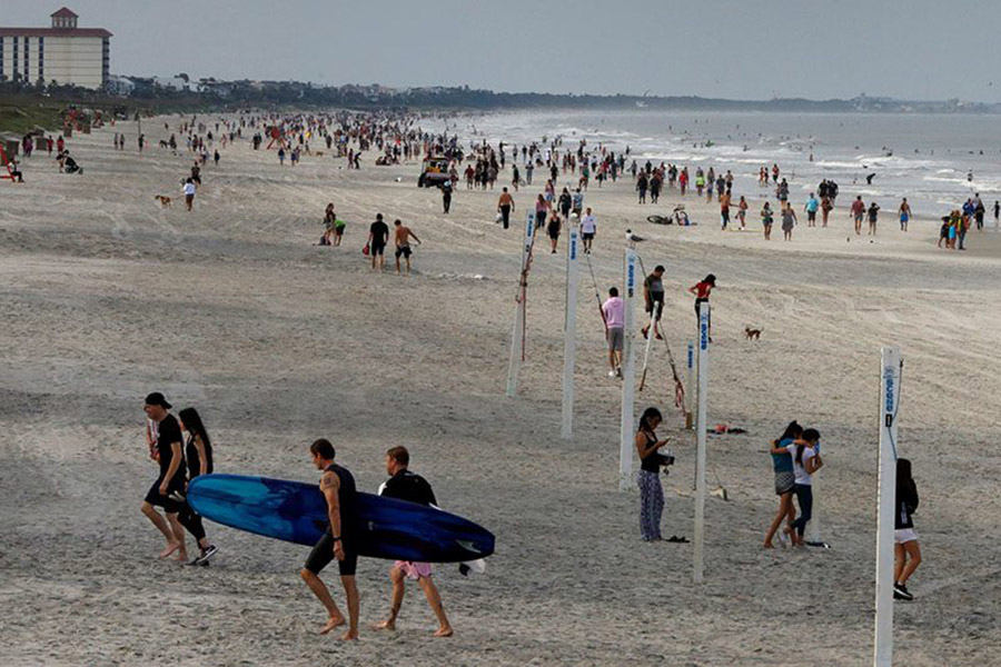 2020-04-19T022655Z_820526578_RC2E7G9N937N_RTRMADP_3_HEALTH-CORONAVIRUS-USA