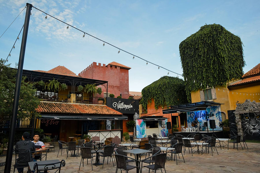 40679829_10156420443579404_8974774016887750656_o