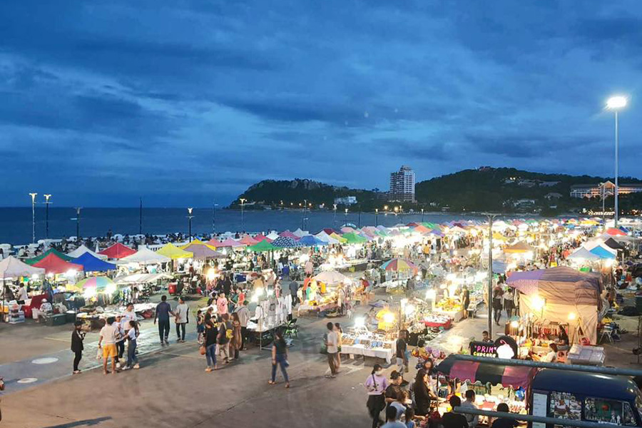 5 ตลาดนัดริมทะเล เดินเล่น ช้อป ชิม ริมเล รับลมชิลล์ๆ