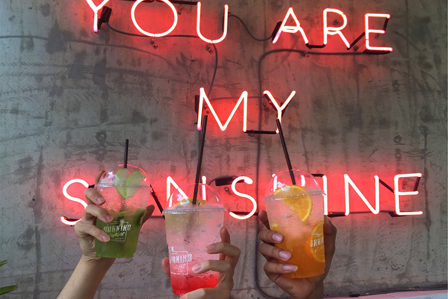 Burning-daylight-Cafe01