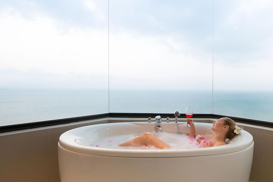 5 ที่พักพัทยามีอ่าง นอนแช่น้ำเย็นๆ เห็นวิวทะเลเต็มตา