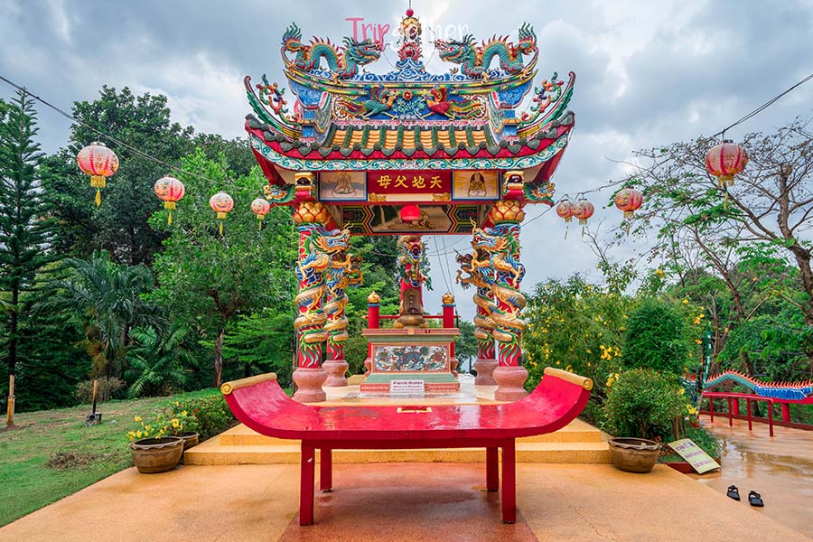 Chao_Por_Koh_Chang_Shrine-1