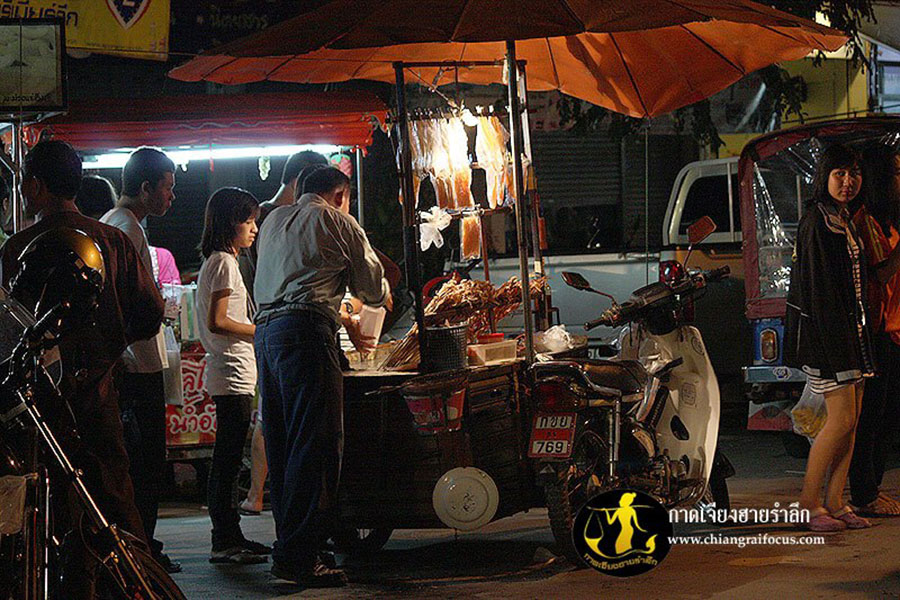 Chiangraiwalkingstreet-1