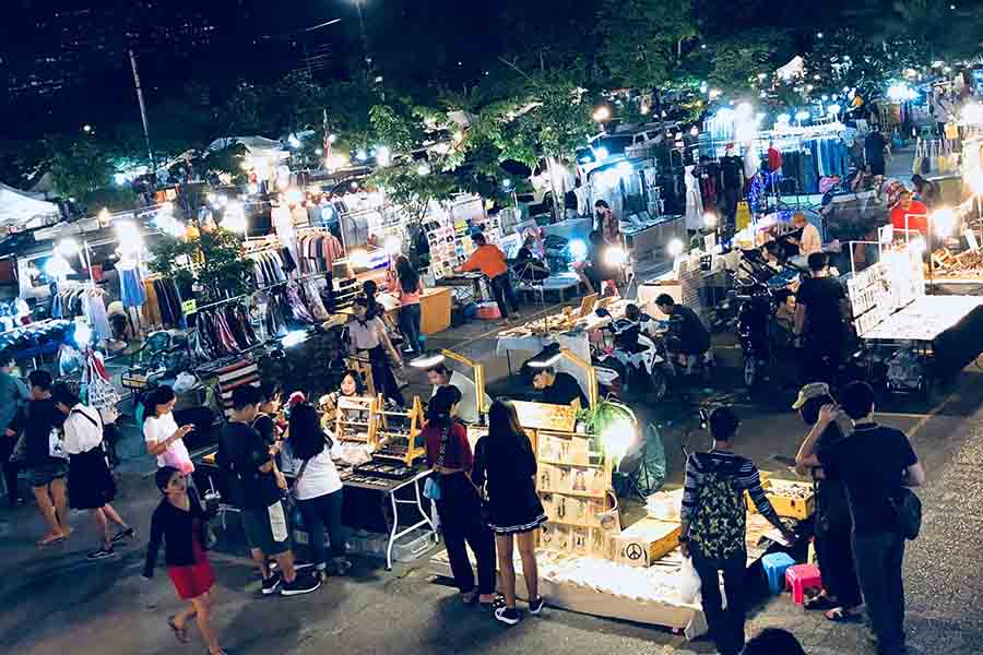 7 ตลาดนัดกลางคืน ช้อปปิ้งได้สบายใจ ไม่ต้องกลัวร้อน 7 ตลาดนัดกลางคืน ช้อปปิ้งได้สบายใจ ไม่ต้องกลัวร้อน