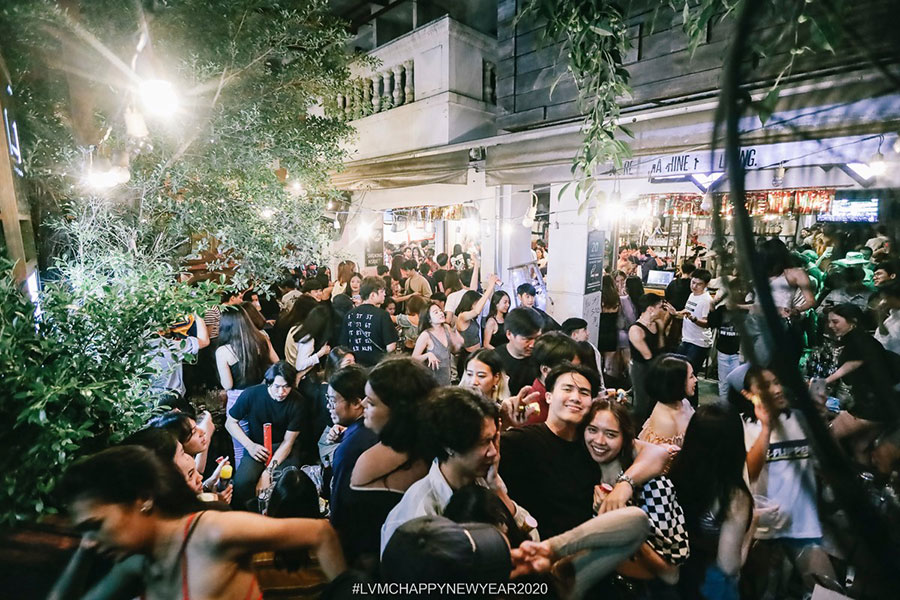 เปิดวาร์ป 11 ร้านแฮงค์เอาท์เชียงใหม่ นั่งชิลล์จิบเครื่องดื่มฟังเพลงเพราะๆ รับลมหนาว!