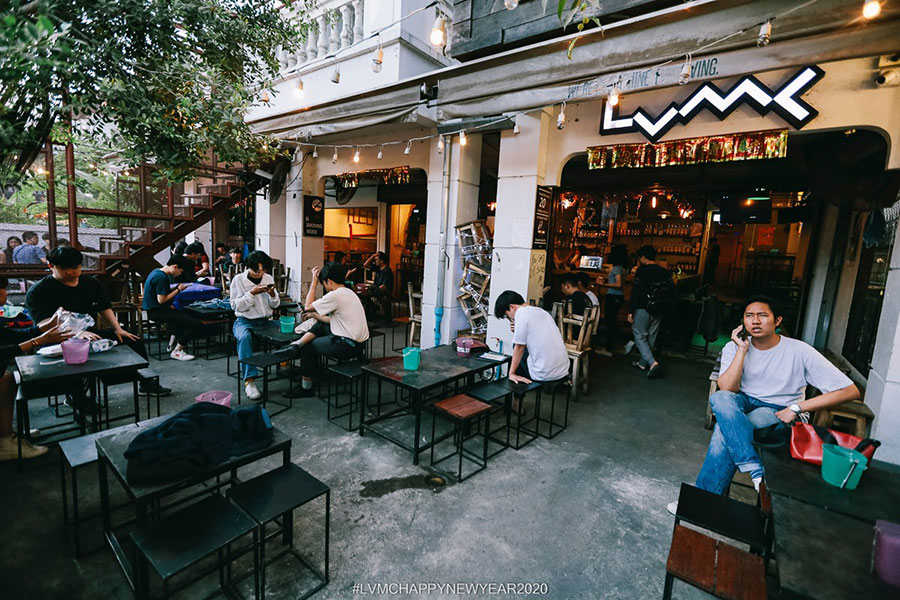 เปิดวาร์ป 11 ร้านแฮงค์เอาท์เชียงใหม่ นั่งชิลล์จิบเครื่องดื่มฟังเพลงเพราะๆ รับลมหนาว!