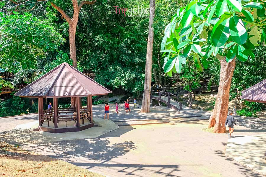 Saiyoknoiwaterfall-2