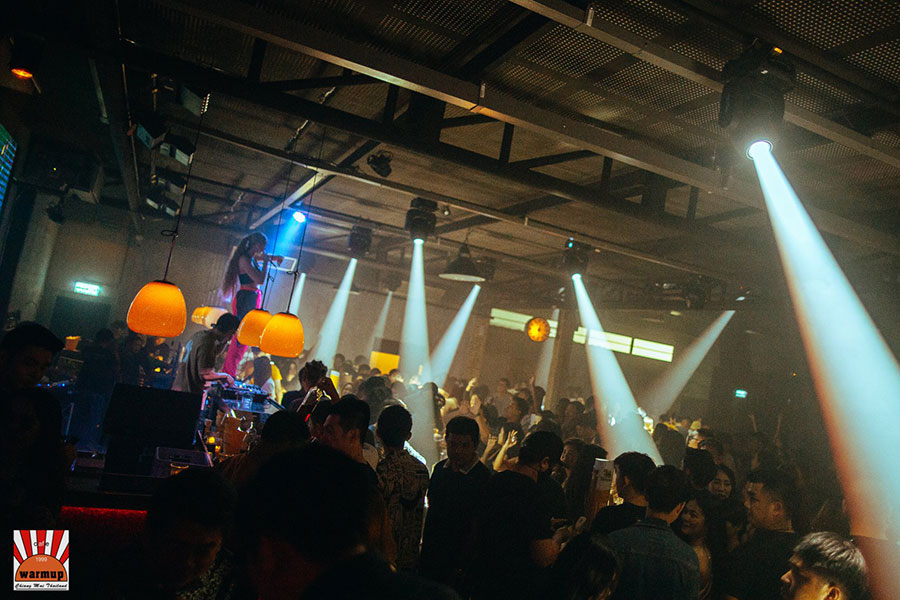 เปิดวาร์ป 11 ร้านแฮงค์เอาท์เชียงใหม่ นั่งชิลล์จิบเครื่องดื่มฟังเพลงเพราะๆ รับลมหนาว!