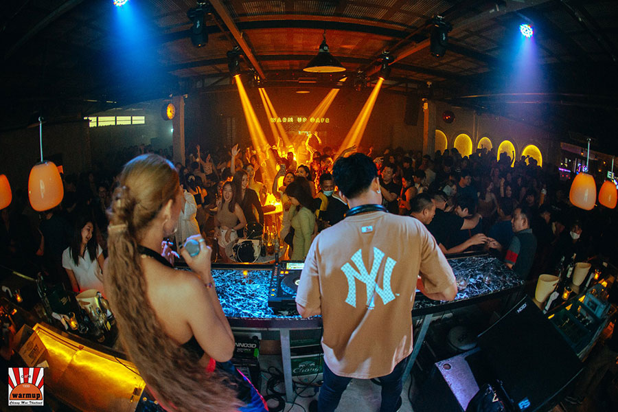 เปิดวาร์ป 11 ร้านแฮงค์เอาท์เชียงใหม่ นั่งชิลล์จิบเครื่องดื่มฟังเพลงเพราะๆ รับลมหนาว!