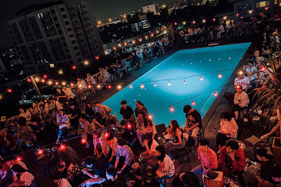 เปิดวาร์ป 11 ร้านแฮงค์เอาท์เชียงใหม่ นั่งชิลล์จิบเครื่องดื่มฟังเพลงเพราะๆ รับลมหนาว!