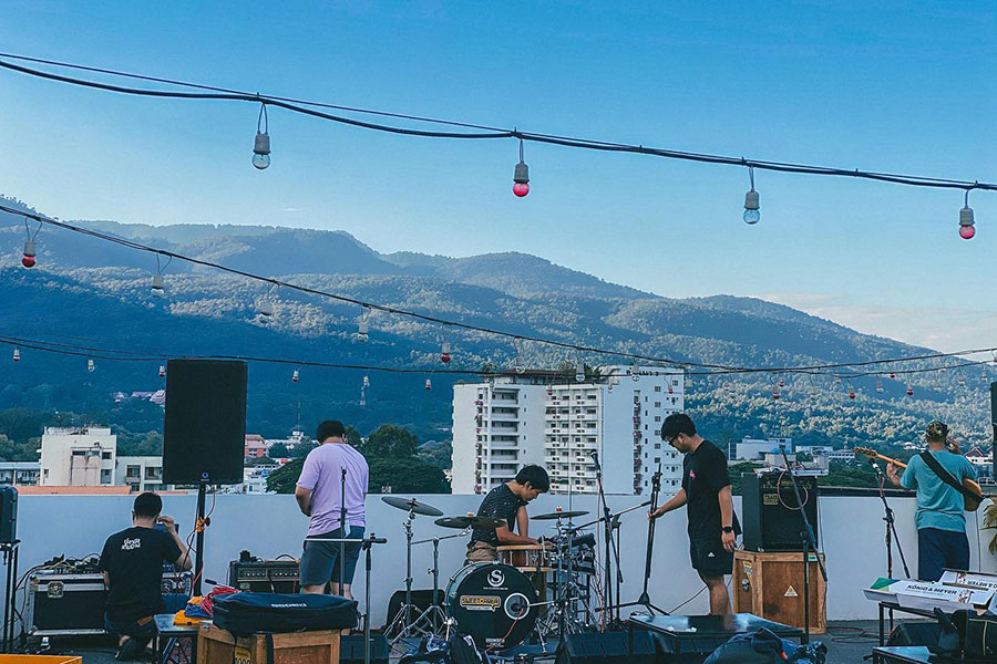 เปิดวาร์ป 11 ร้านแฮงค์เอาท์เชียงใหม่ นั่งชิลล์จิบเครื่องดื่มฟังเพลงเพราะๆ รับลมหนาว!