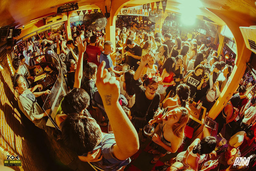 เปิดวาร์ป 11 ร้านแฮงค์เอาท์เชียงใหม่ นั่งชิลล์จิบเครื่องดื่มฟังเพลงเพราะๆ รับลมหนาว!