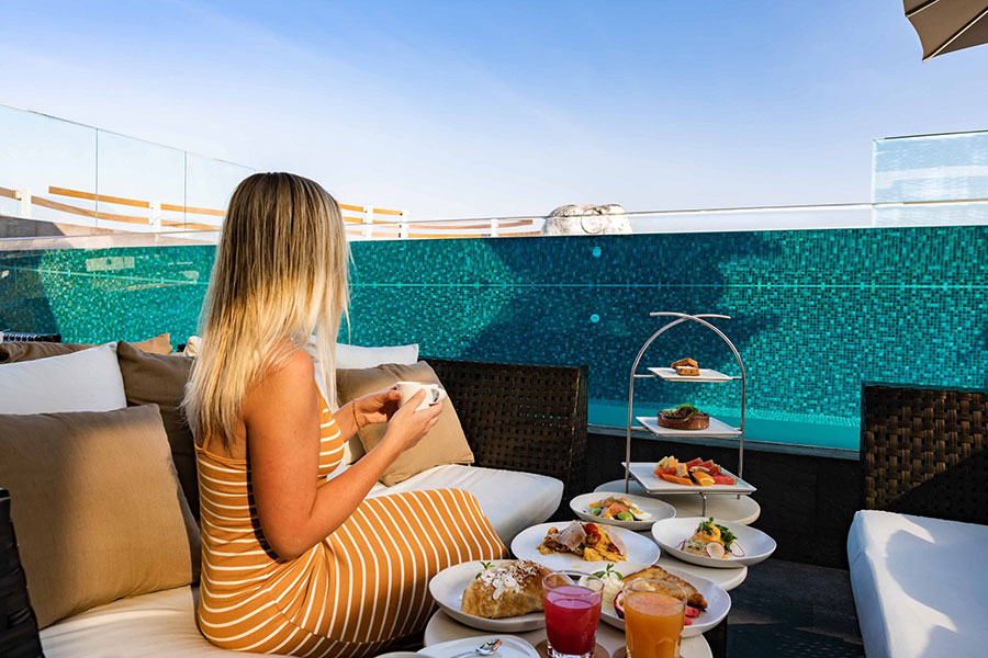 5 ที่พักกลางเมืองเชียงใหม่ มีสระว่ายน้ำบนดาดฟ้า ดูวิวภูเขาและวิวเมือง