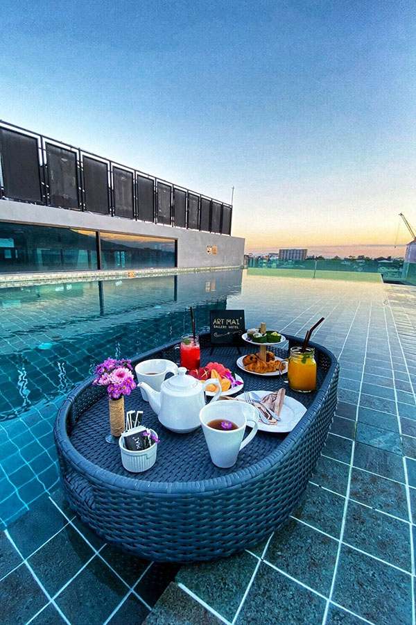 5 ที่พักกลางเมืองเชียงใหม่ มีสระว่ายน้ำบนดาดฟ้า ดูวิวภูเขาและวิวเมือง