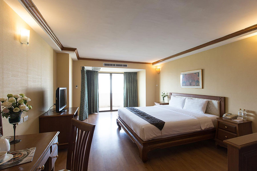 5 ที่พักกลางเมืองเชียงใหม่ มีสระว่ายน้ำบนดาดฟ้า ดูวิวภูเขาและวิวเมือง