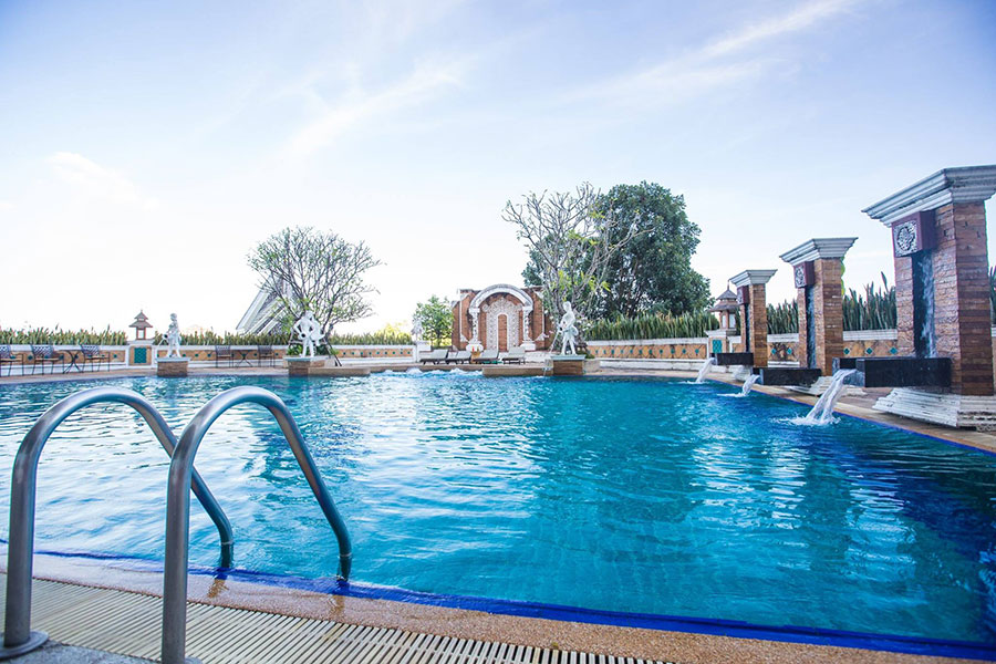 5 ที่พักกลางเมืองเชียงใหม่ มีสระว่ายน้ำบนดาดฟ้า ดูวิวภูเขาและวิวเมือง