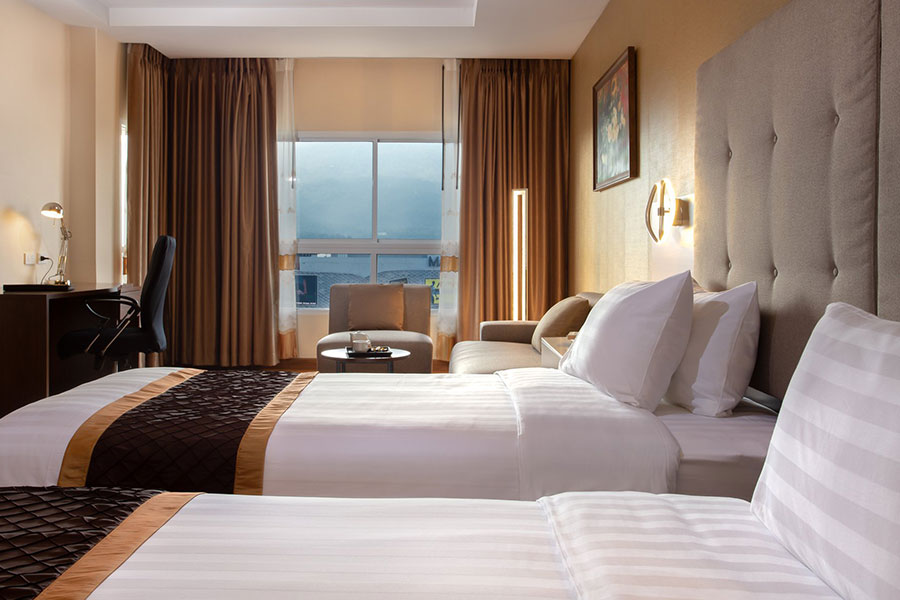 5 ที่พักกลางเมืองเชียงใหม่ มีสระว่ายน้ำบนดาดฟ้า ดูวิวภูเขาและวิวเมือง