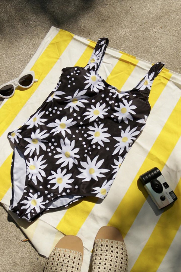 herecomesthesummer_01