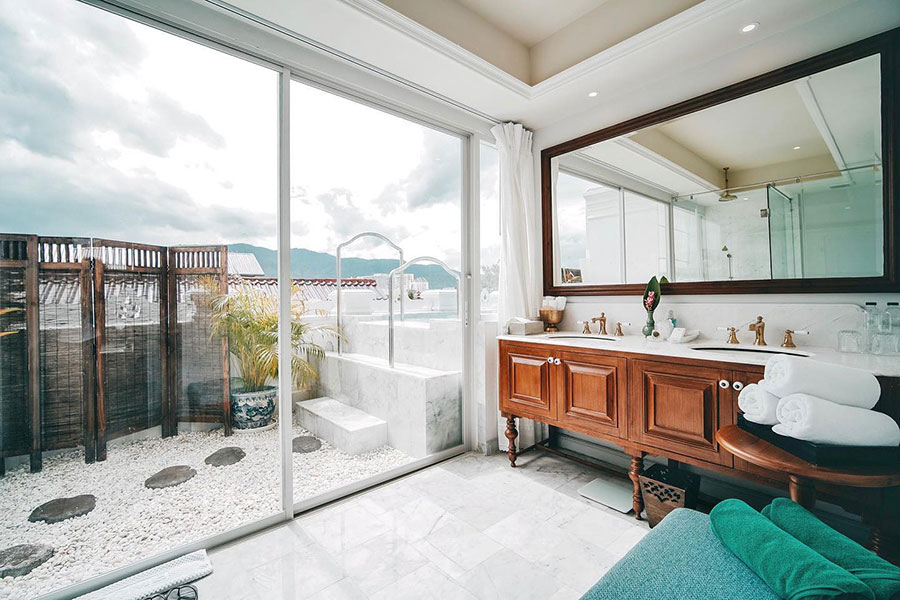 5 ที่พักกลางเมืองเชียงใหม่ มีสระว่ายน้ำบนดาดฟ้า ดูวิวภูเขาและวิวเมือง