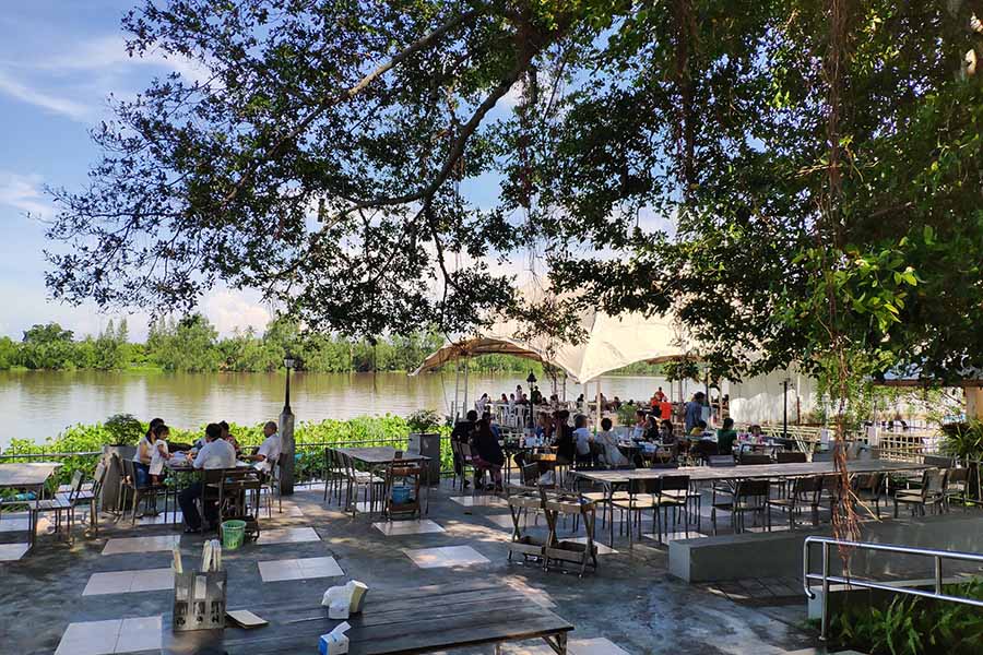 ร้านอาหาร-คาเฟ่ฉะเชิงเทราริมน้ำ